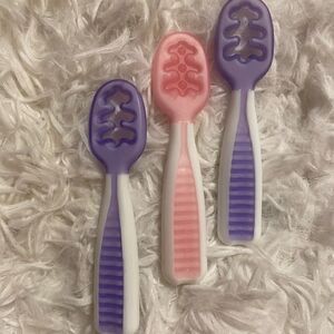 (2) Nuby Dipeez Double Ended Texture Spoons and (3) Numnum Spoons
